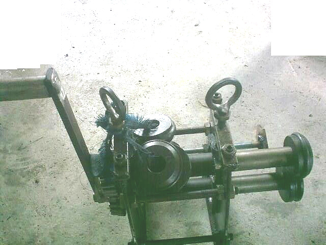 壓邊機(jī)B.jpg